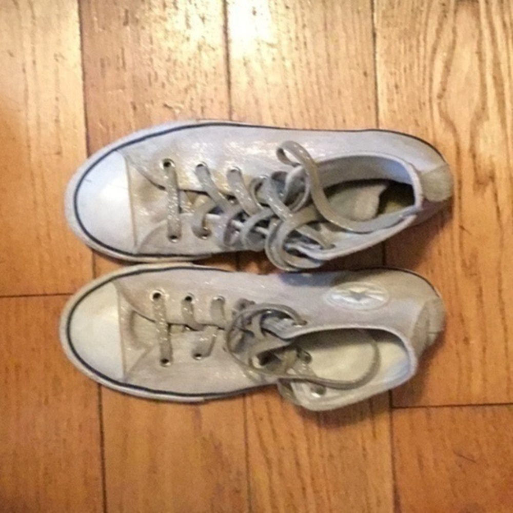 CONVERSE ALL STARS WOMEN’S SIZE SIZE 4. SPARKLY TAN